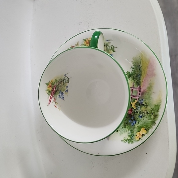 Bell "MEADOWSIDE" Vintage Teacup and Saucer Set Made in ENGLAND 1940 - Picture 5 of 7